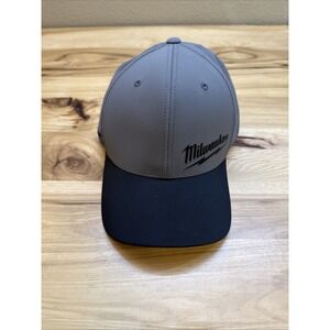 Milwaukee Tools Men's Gray & Black Workskin Flexfit Fitted Hat Cap Size L/XL